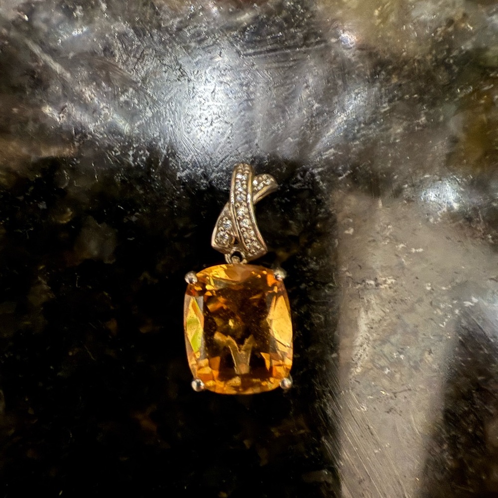 Sterling Silver pendant with Yellow Carnelian Gemstone
